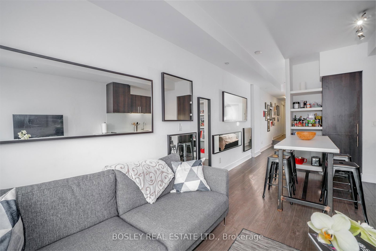 508 Wellington Street, Unit 401 - Photo 5