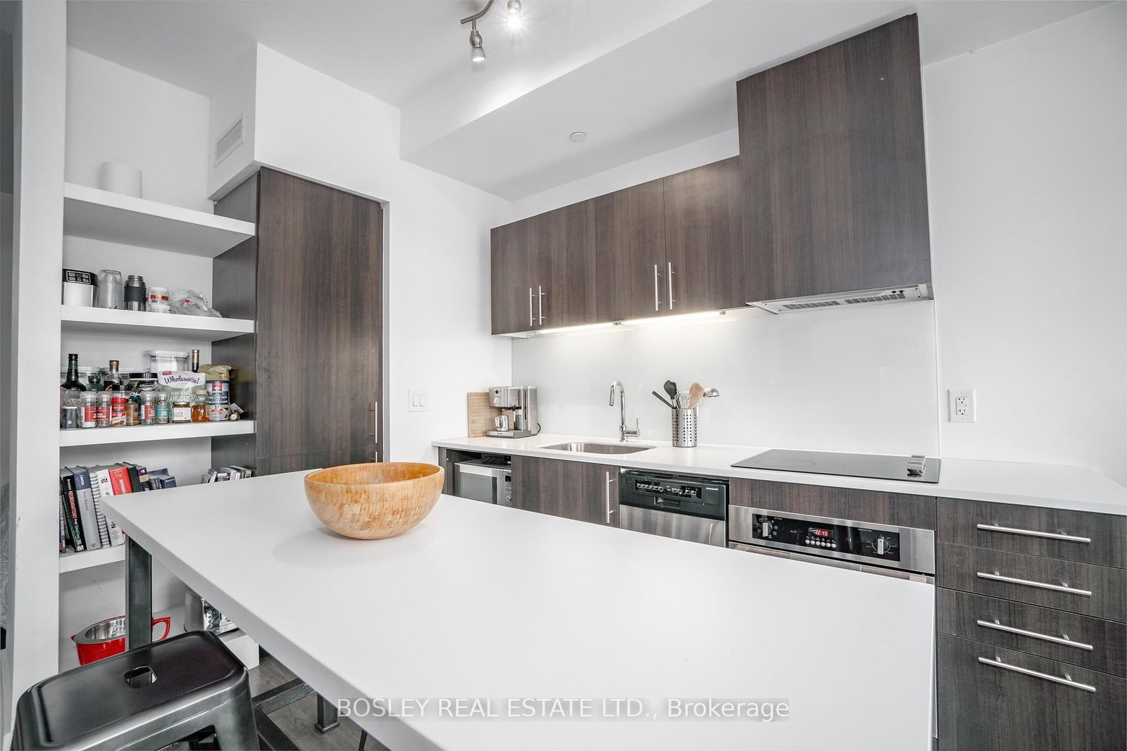 508 Wellington Street, Unit 401 - Photo 8
