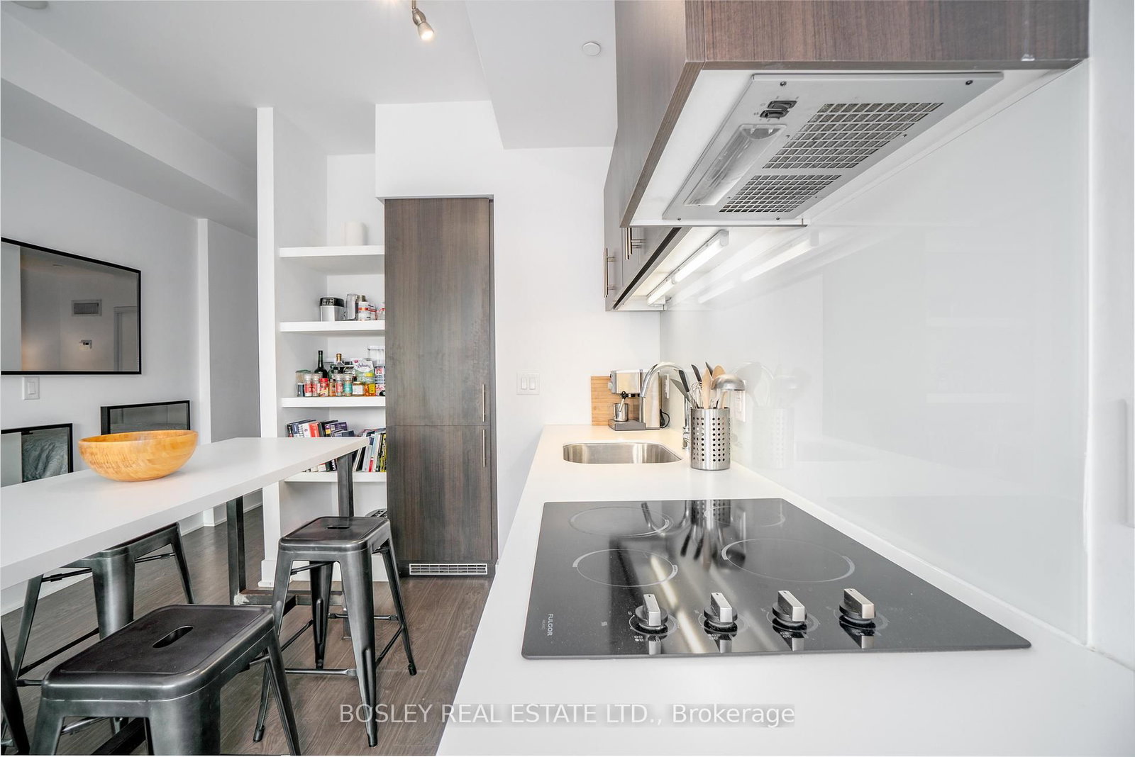 508 Wellington Street, Unit 401 - Photo 9