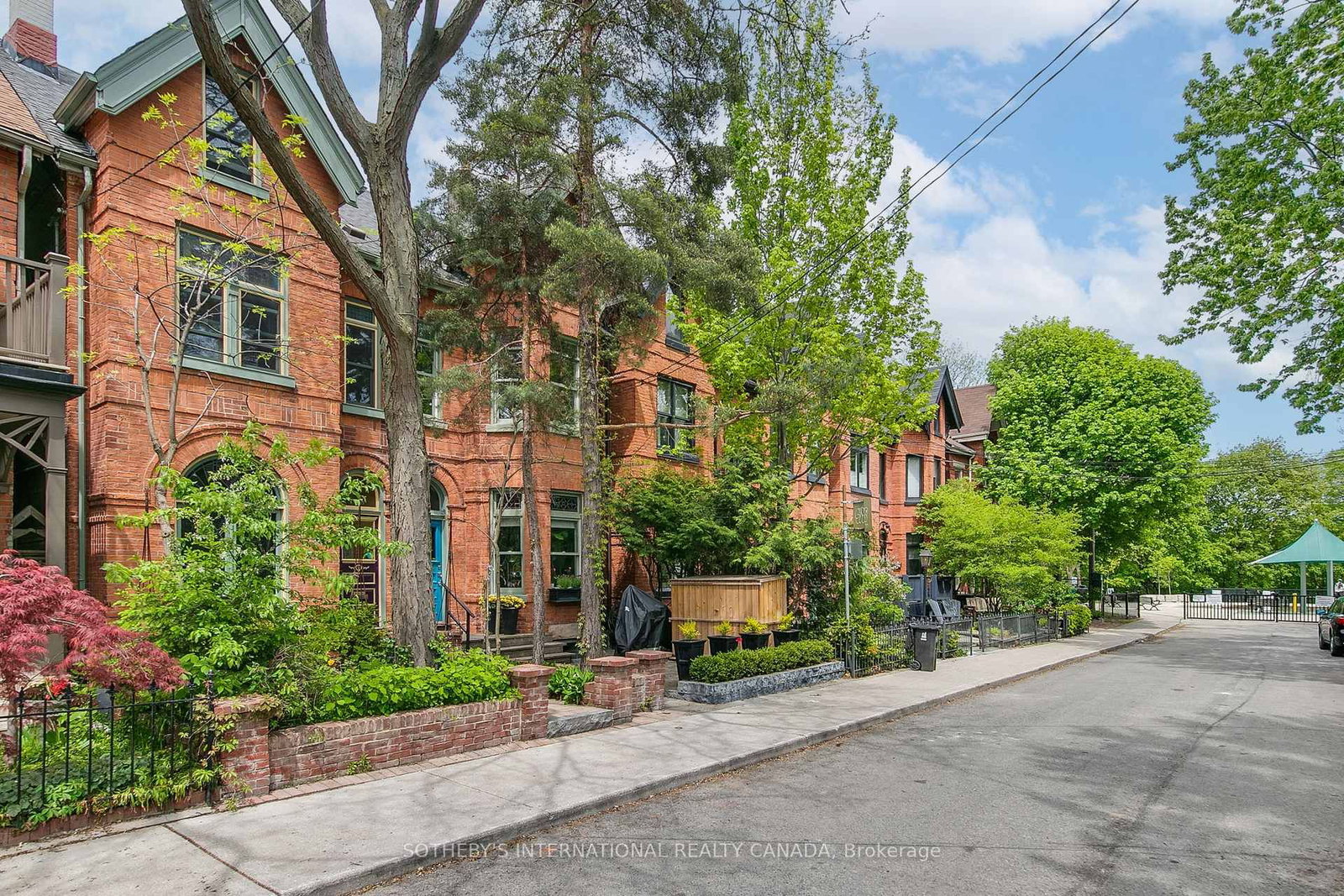 460 Wellesley Street E - Photo 3