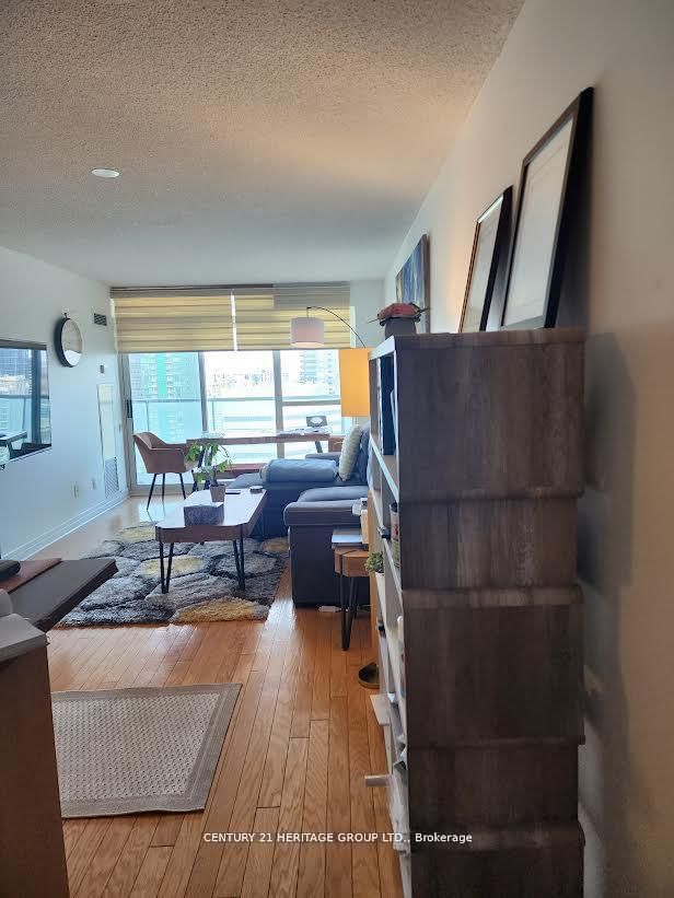 16 Harrison Garden Boulevard, Unit LPH12 - Photo 4