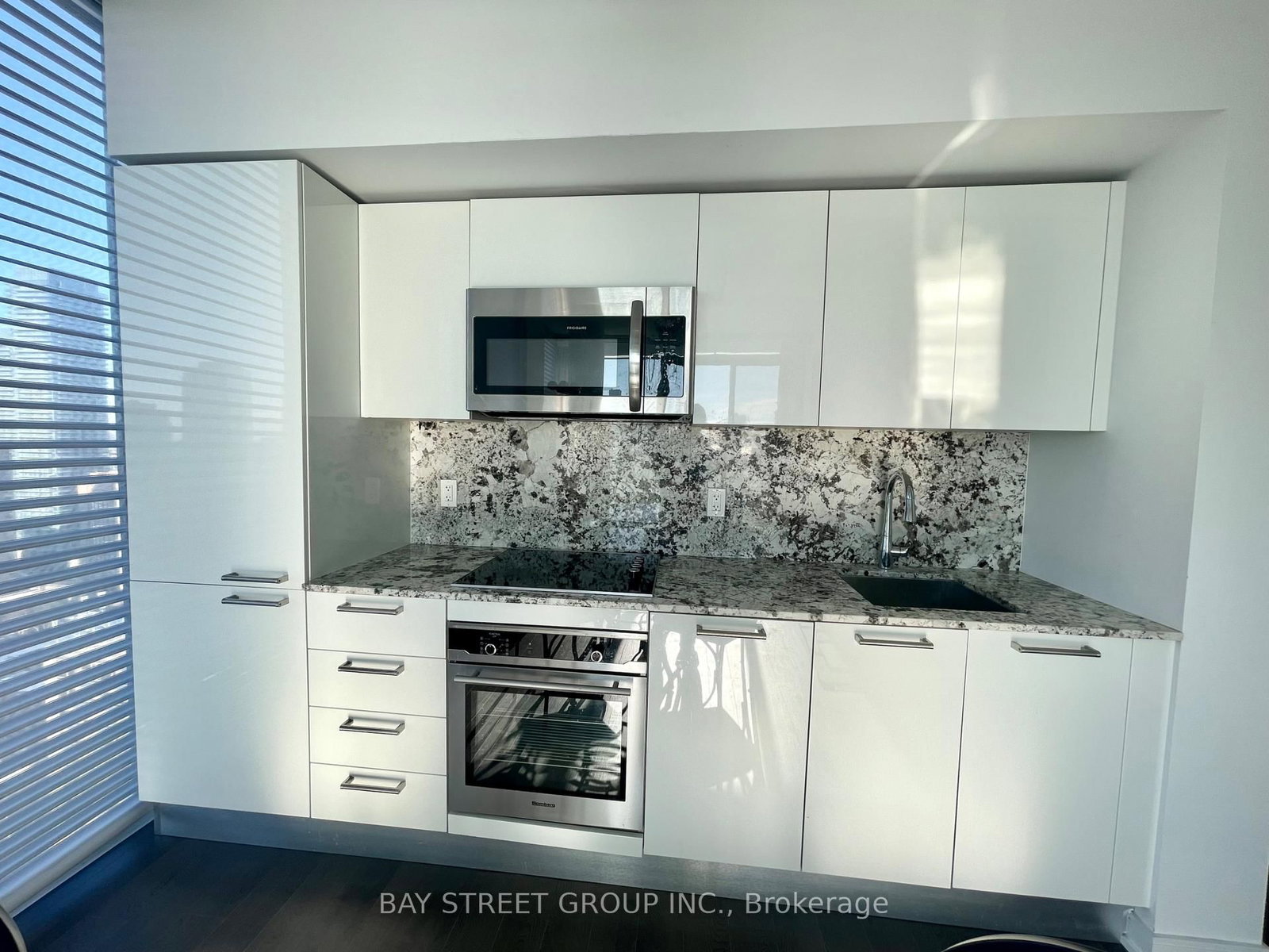 28 WELLESLEY Street E, Unit 3202 - Photo 3