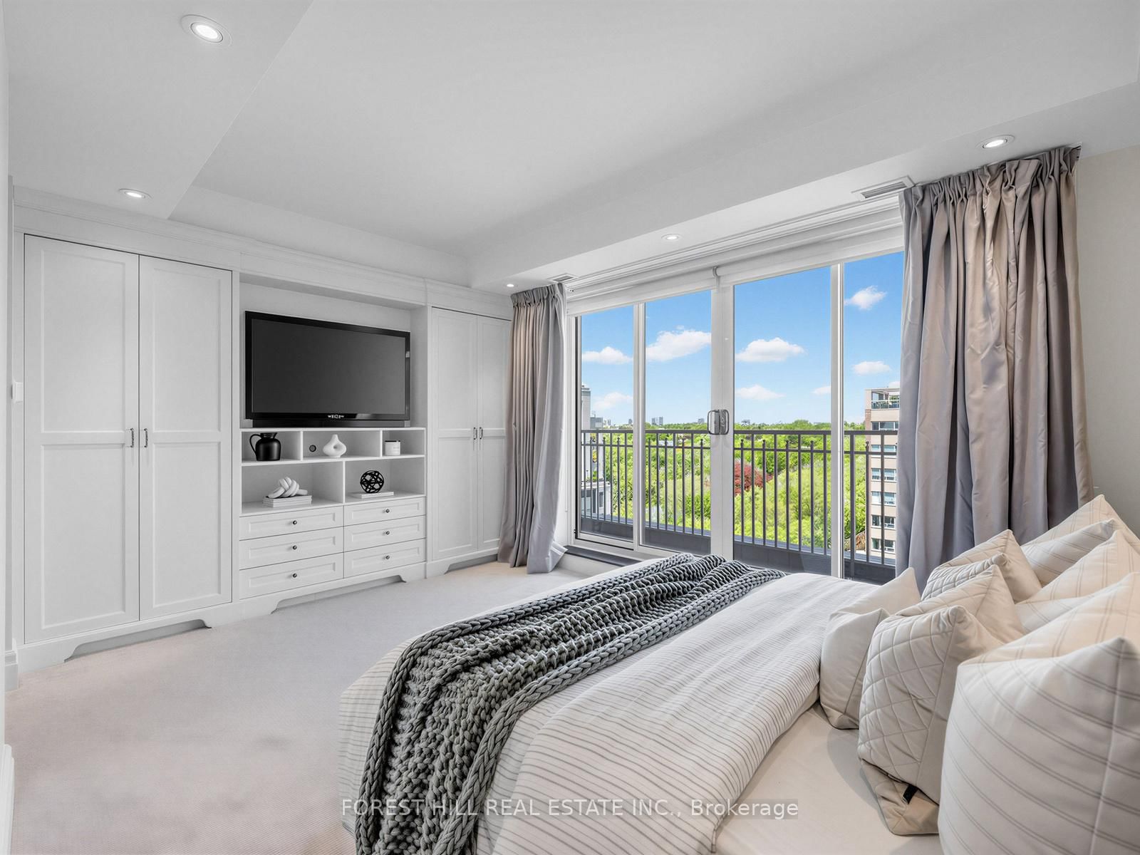 155 St Clair Avenue W, Unit 1204 - Photo 32