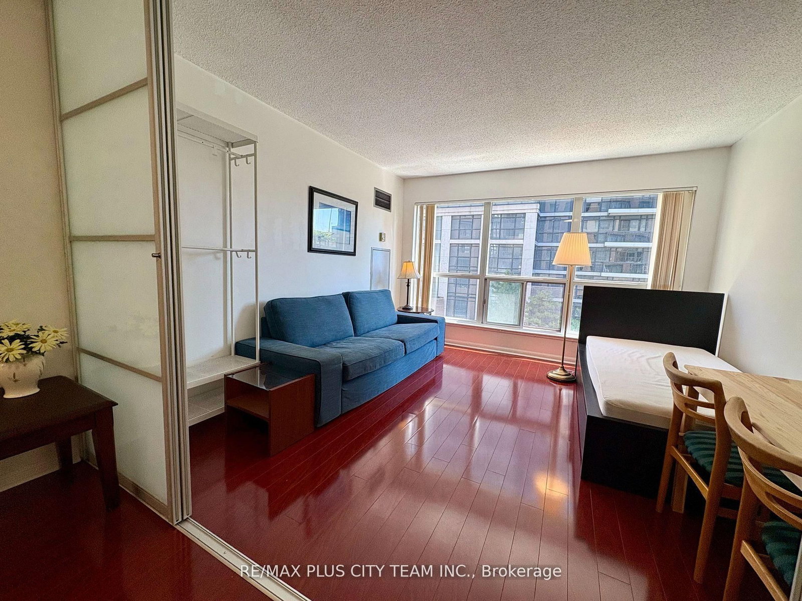 401-7 Carlton Street, Toronto, ON, photo 2