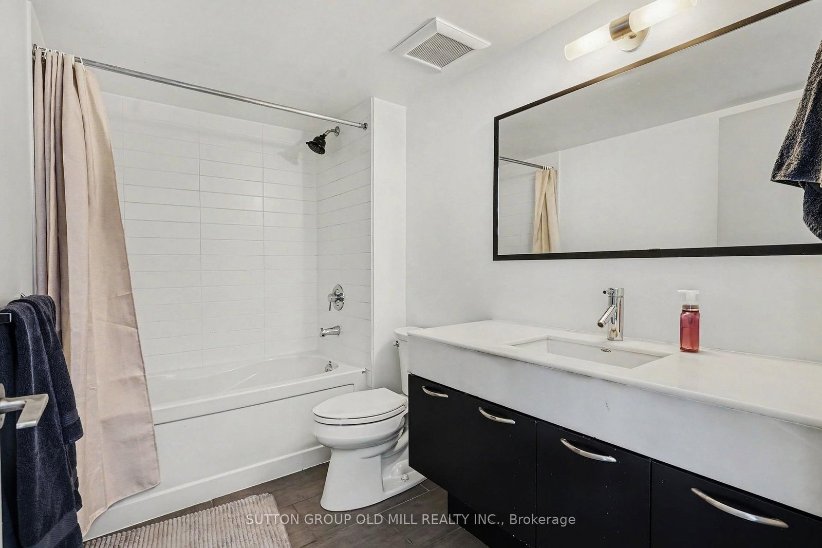 126 Simcoe Street • #713 • Toronto, ON photo 18