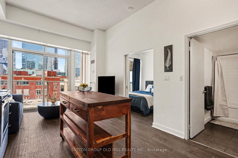 713 - 126 Simcoe Street