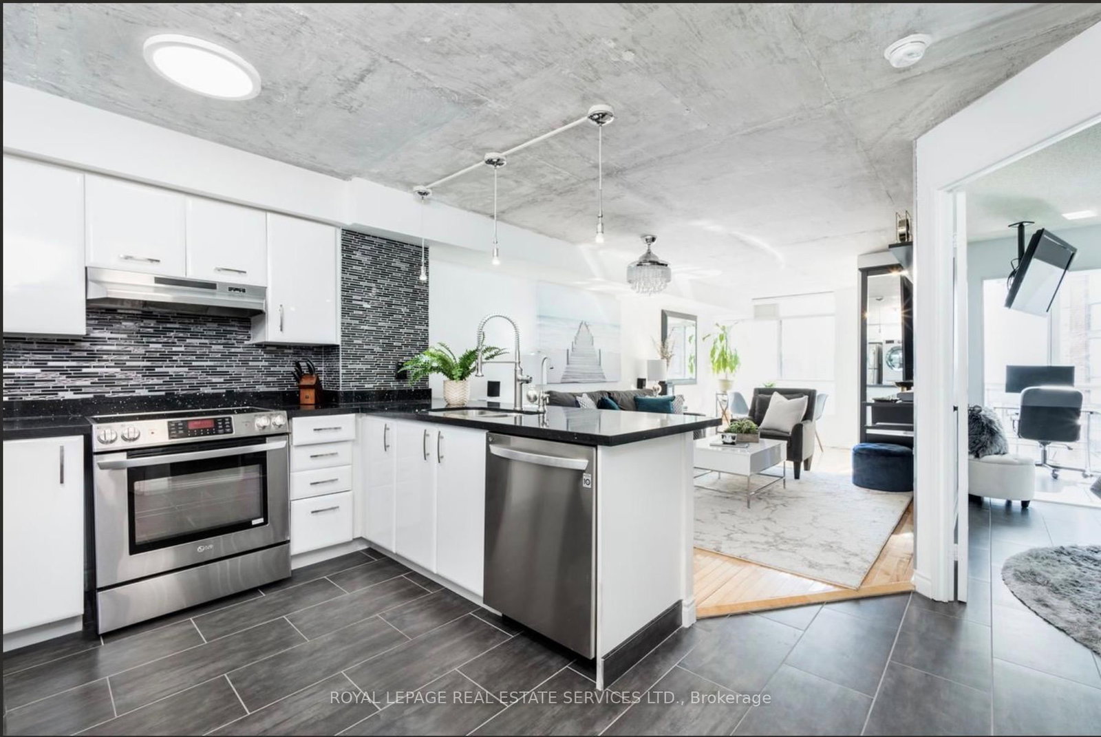 801 King Street W, Unit 826 - Photo 3