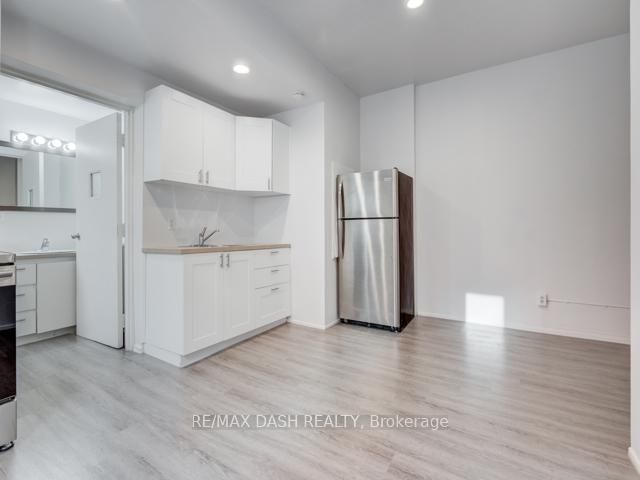 105 - 661 Huron Street