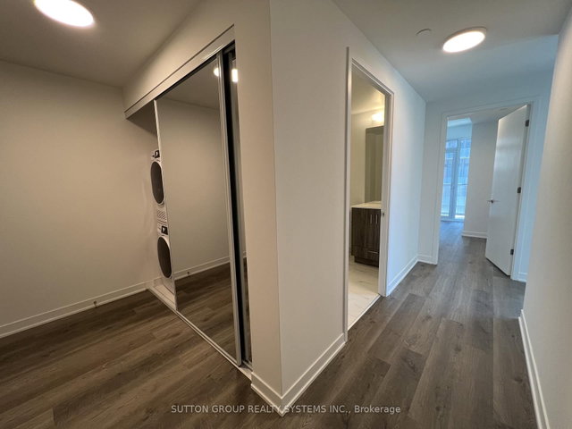 2210 - 180 FRONT Street E