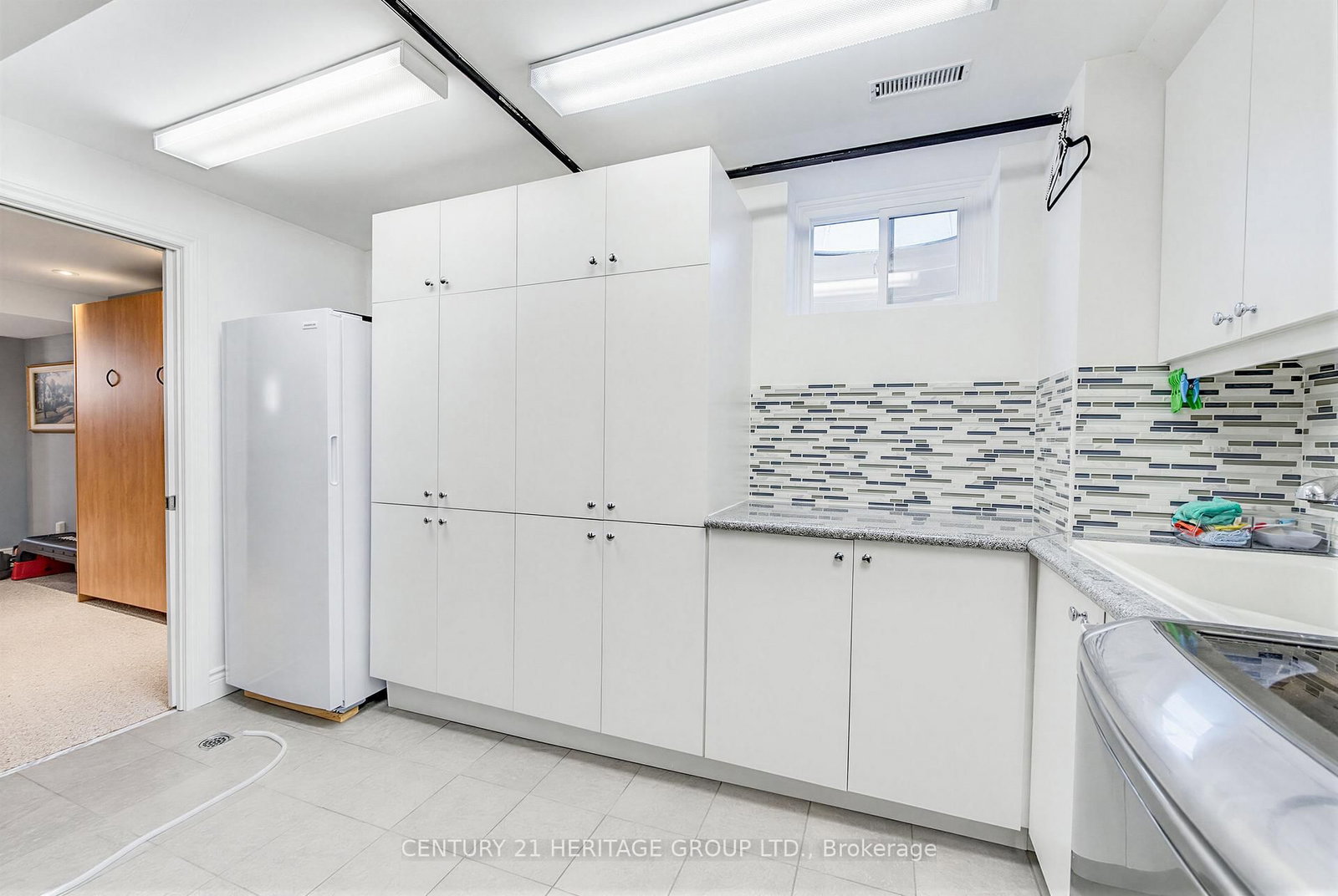 28 Manadon Drive • Toronto, ON photo 19