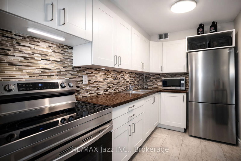 1008 - 10 Parkway Forest Drive