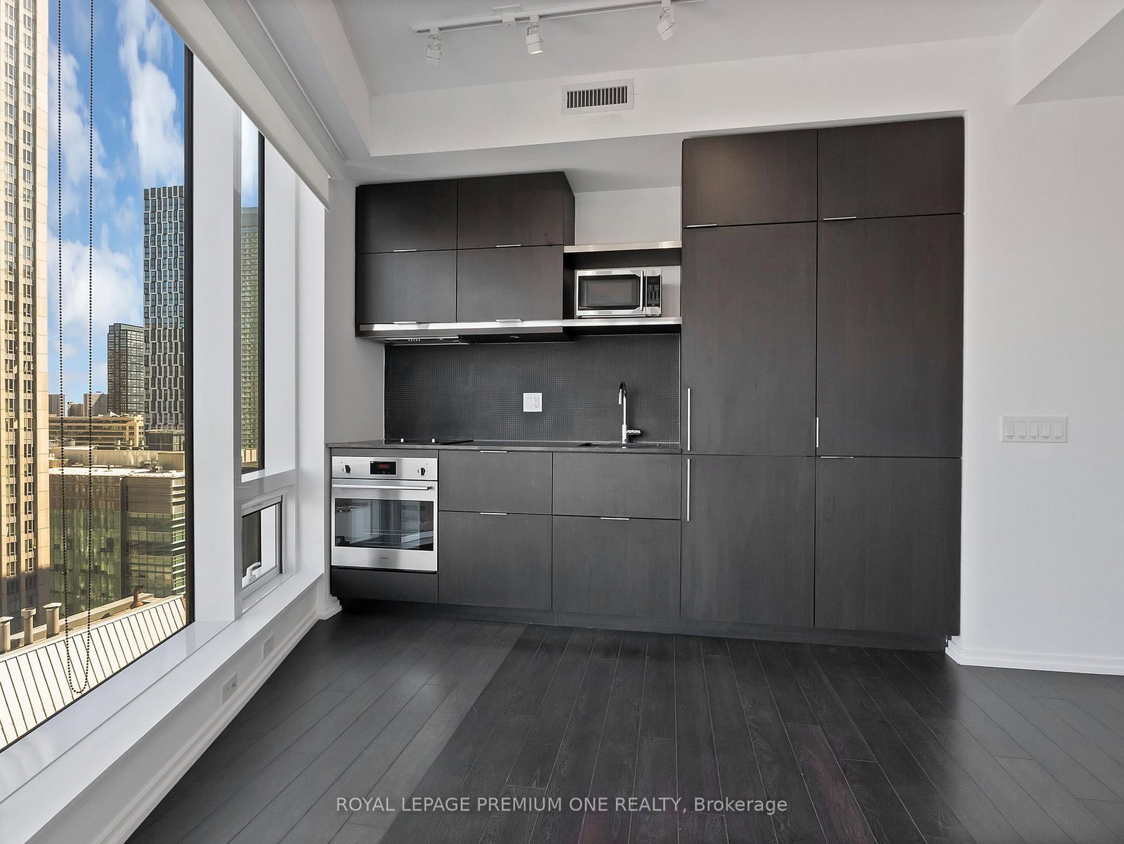 197 Yonge Street, Unit 1412 - Photo 4
