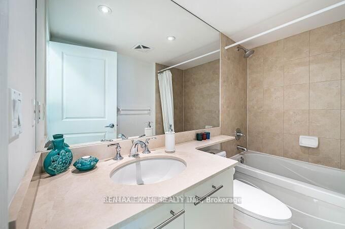 900 Mount Pleasant Road • #426 • Toronto, ON photo 17