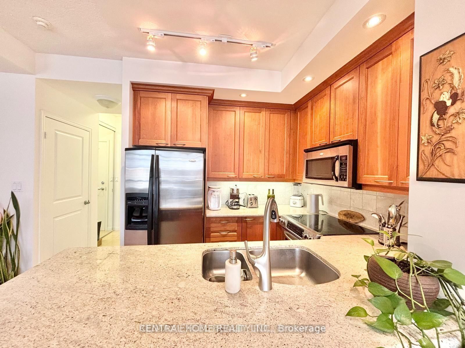 900 Mount Pleasant Road • #426 • Toronto, ON photo 9