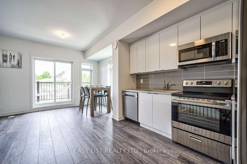 27 Spruce Pines Crescent