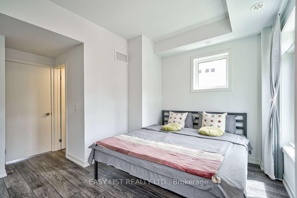 27 Spruce Pines Crescent • Toronto, ON photo 10