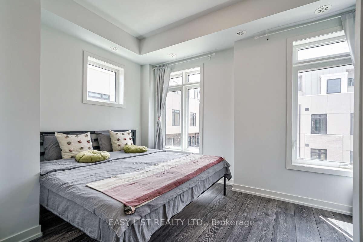 27 Spruce Pines Crescent • Toronto, ON photo 11