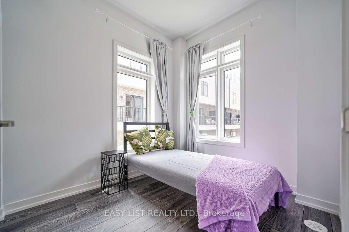 27 Spruce Pines Crescent • Toronto, ON photo 14
