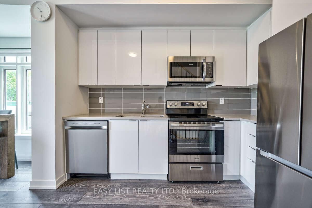 27 Spruce Pines Crescent • Toronto, ON photo 15