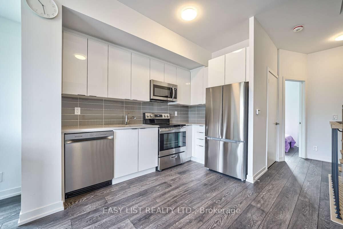 27 Spruce Pines Crescent • Toronto, ON photo 16