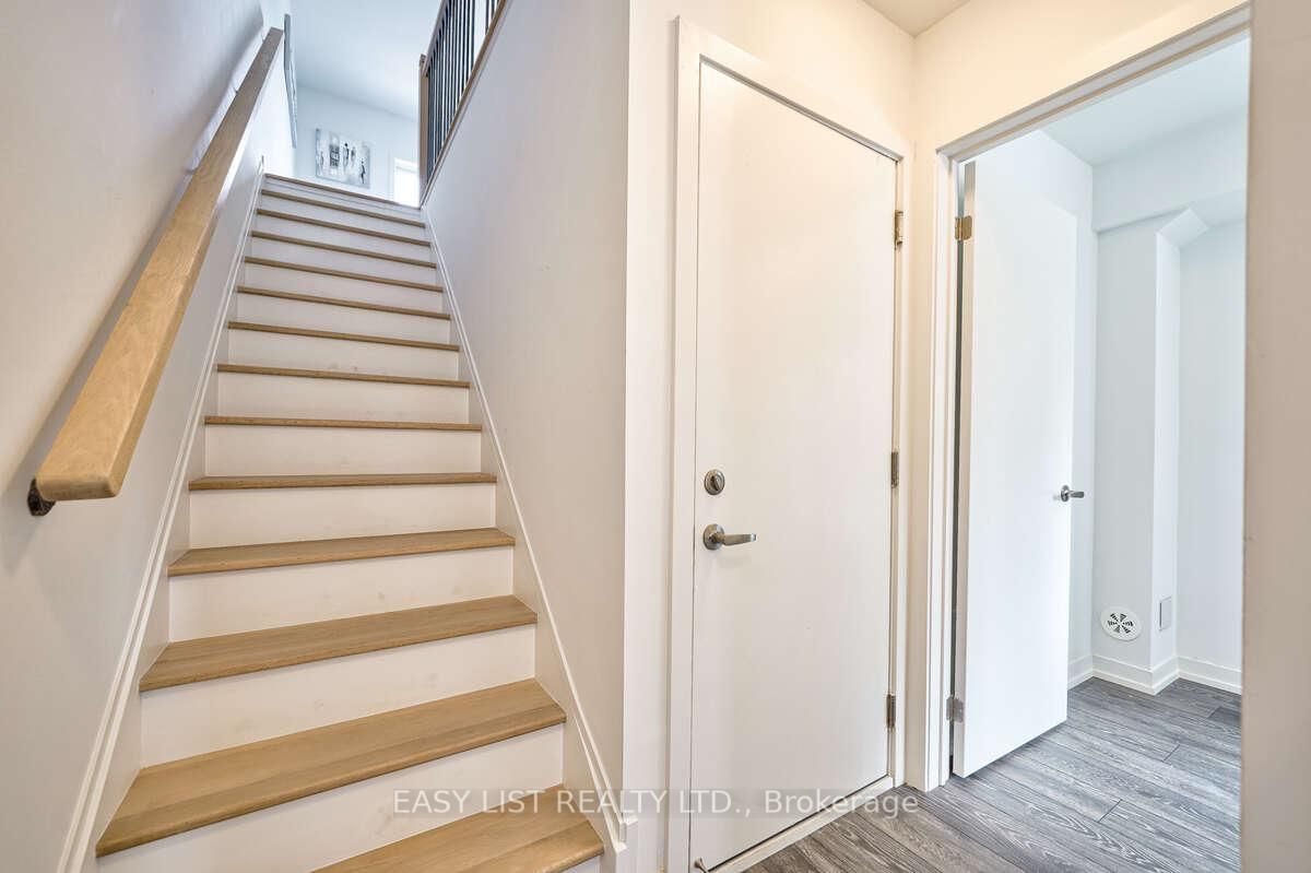 27 Spruce Pines Crescent • Toronto, ON photo 7