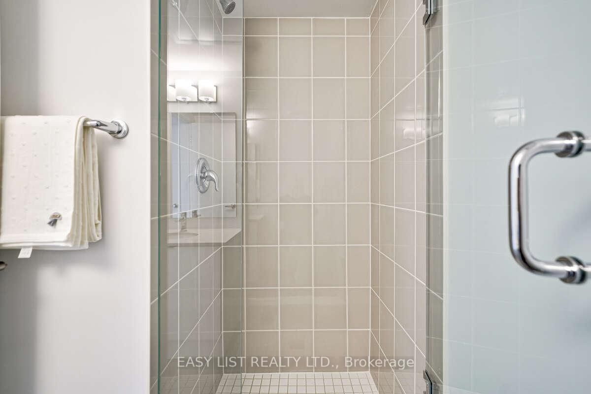 27 Spruce Pines Crescent • Toronto, ON photo 9
