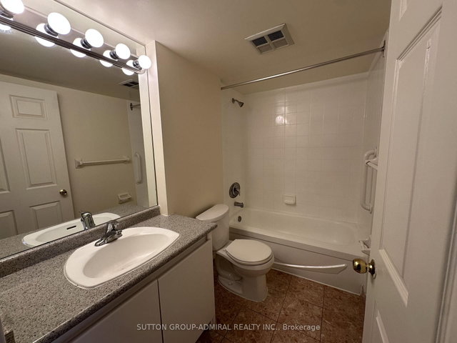 1503 - 736 Bay Street