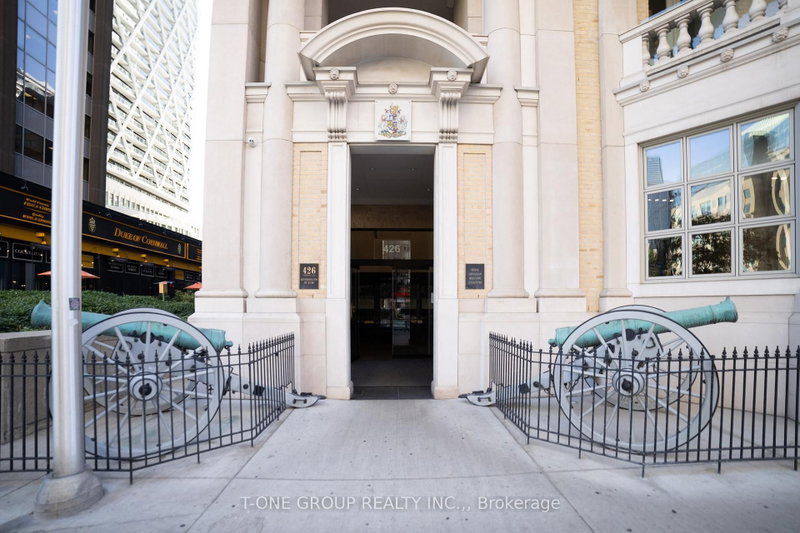 1705 - 426 University Avenue