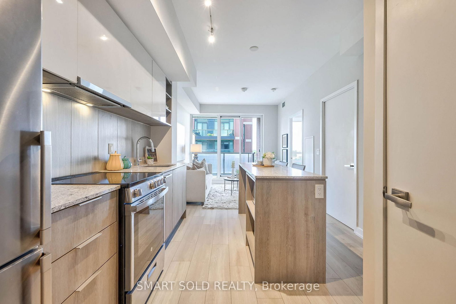 31 Tippett Road, Unit 833 - Photo 6