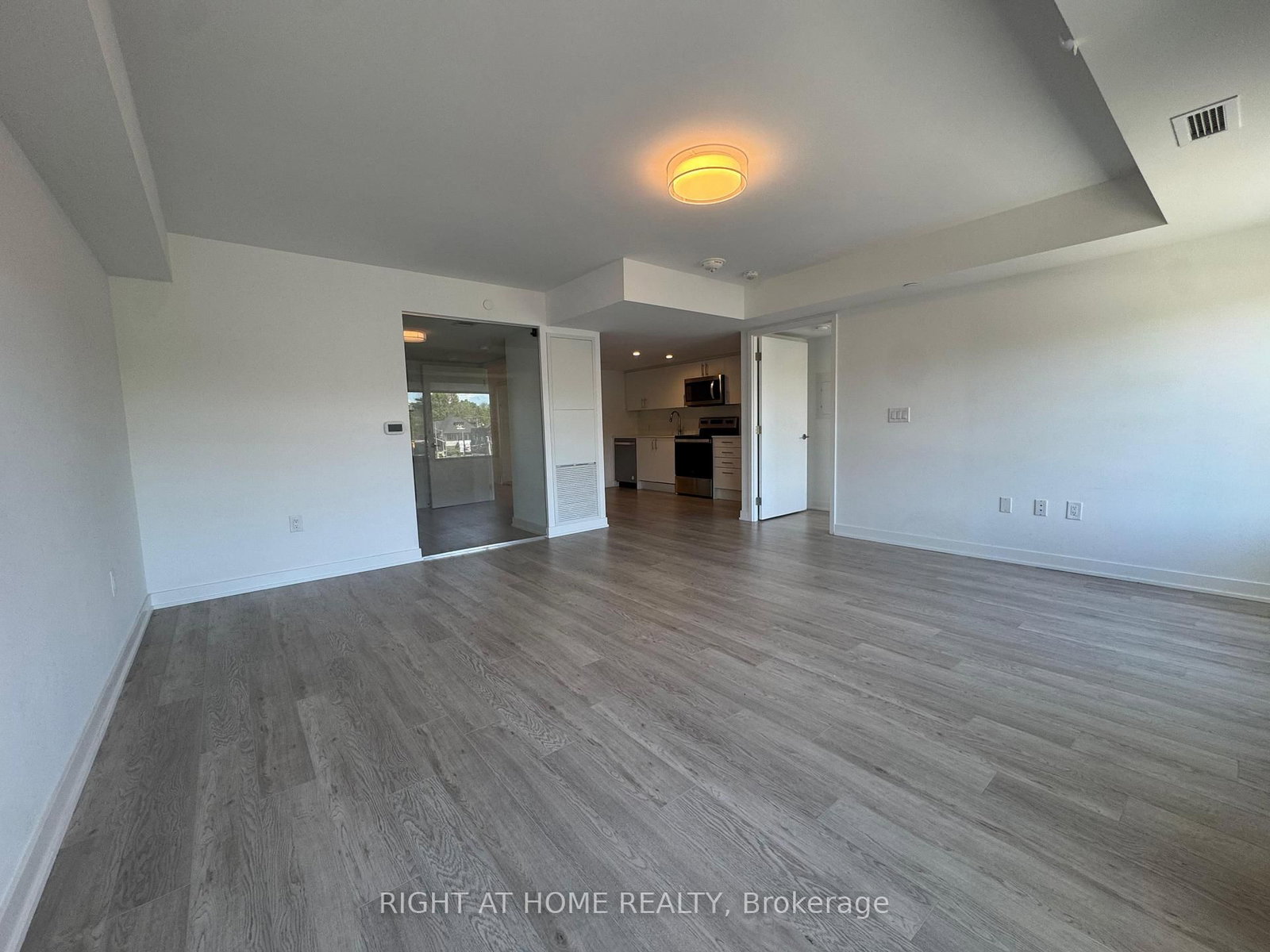 Condo for lease at 307-3 Strathgowan Avenue, Toronto, Ontario, M4N 1B8 - Lawrence Park South - MLS: C13232186