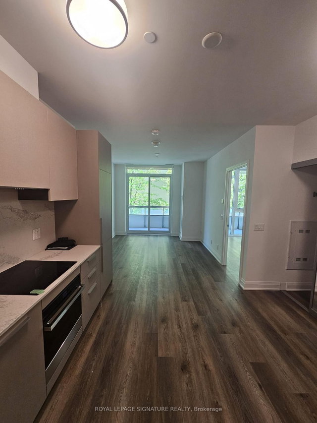 208 - 65 Broadway Avenue