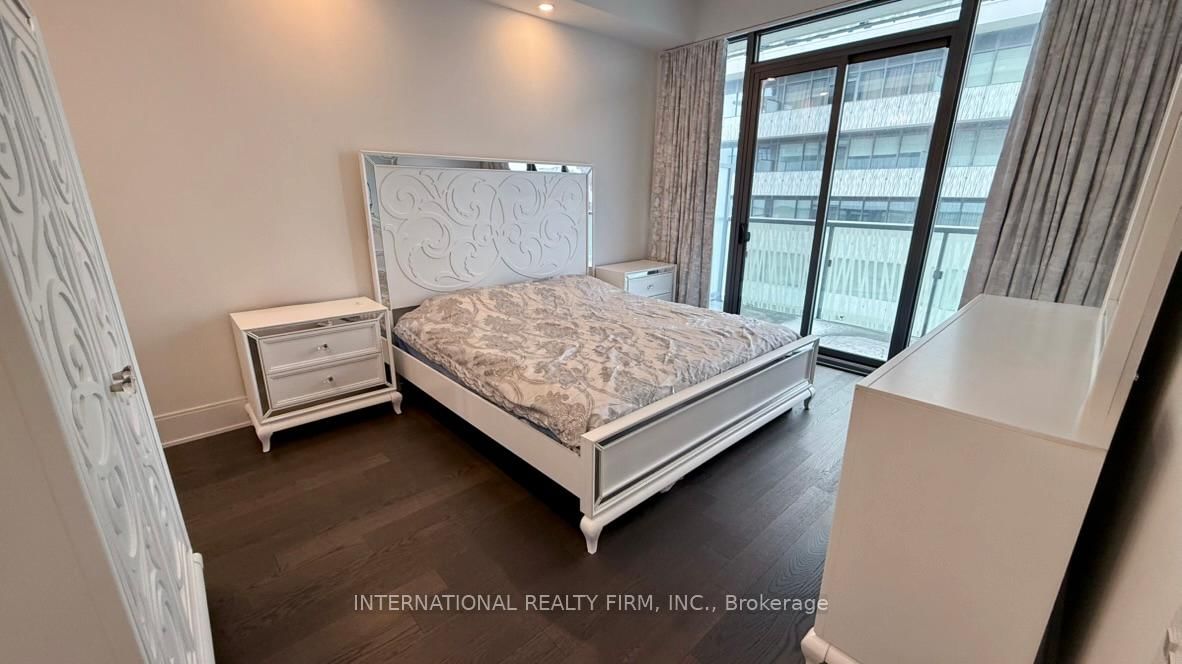 50 Charles Street E, Unit LPH 5406 - Photo 12