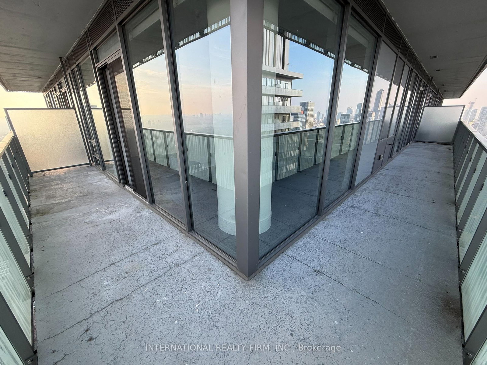 50 Charles Street E, Unit LPH 5406 - Photo 23