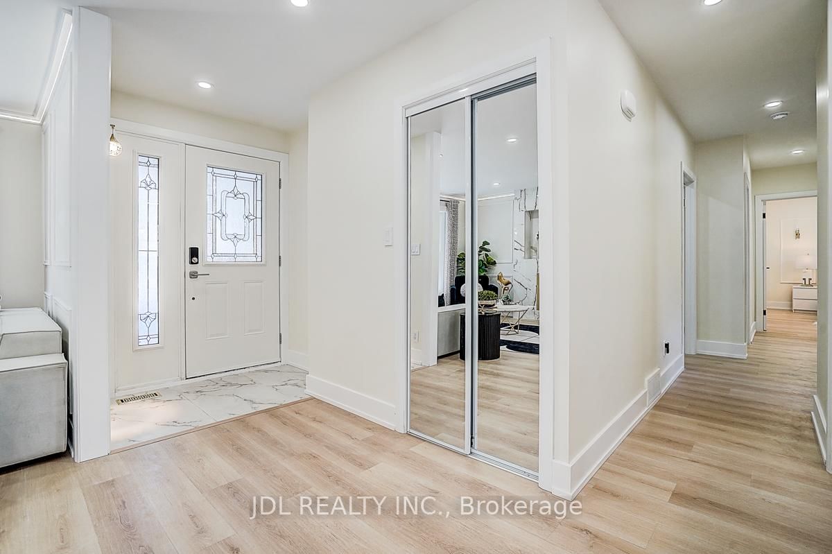 15 Crossburn Drive, Toronto, ON, photo 3