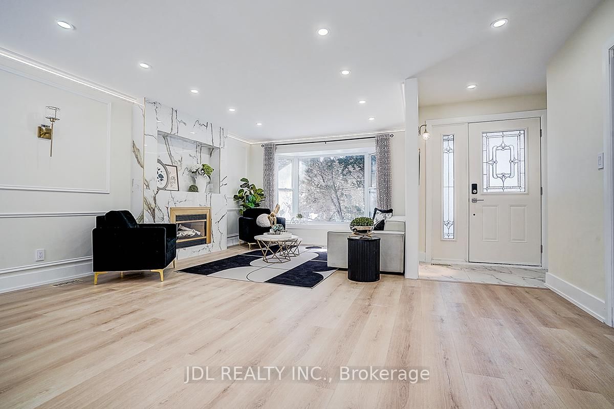 15 Crossburn Drive, Toronto, ON, photo 4