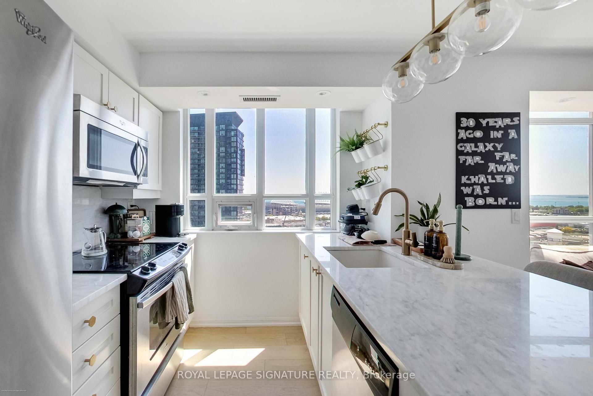 125 Western Battery Road, Unit 1910
