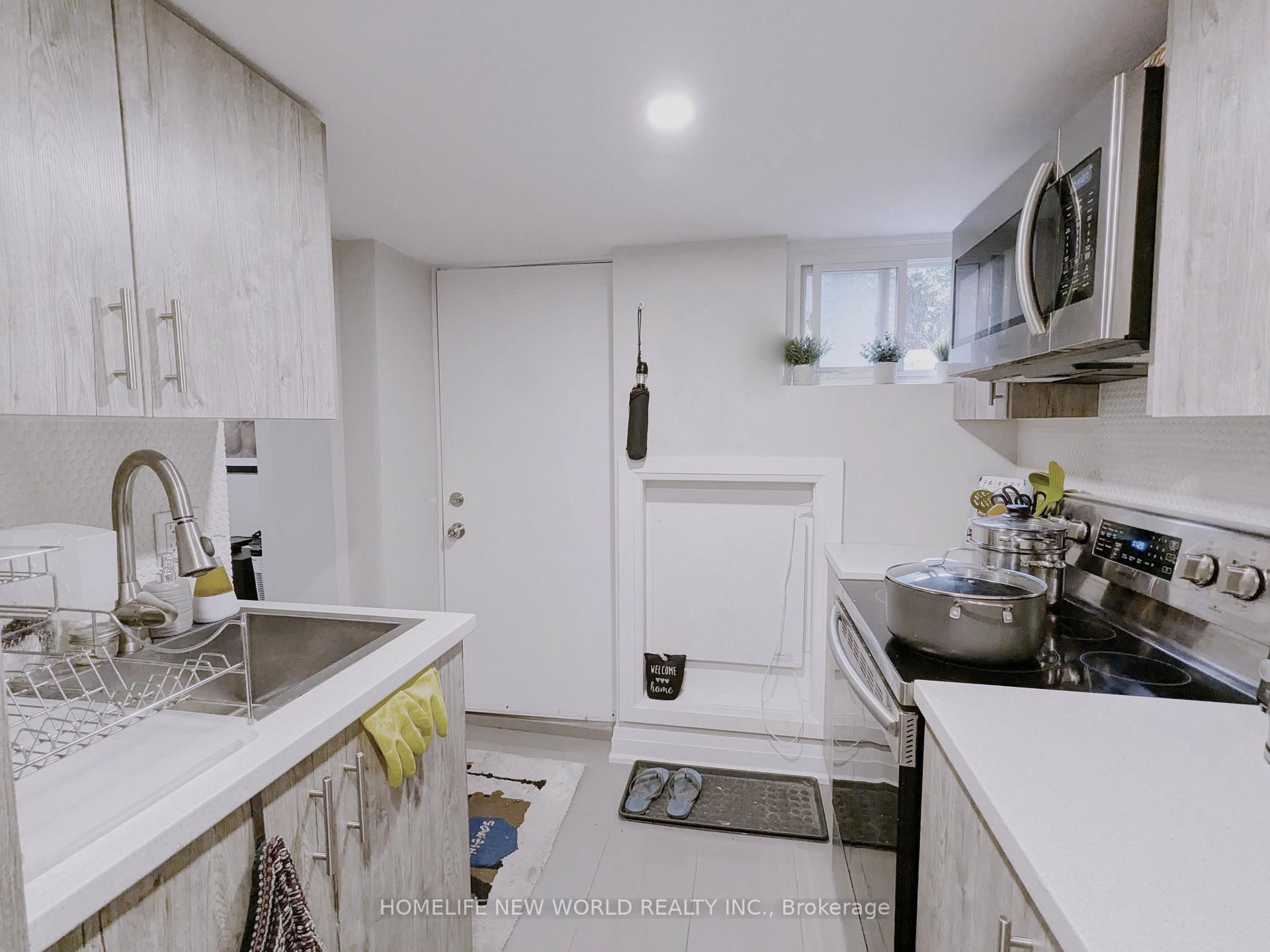276 Montrose Avenue, Unit Bsmt