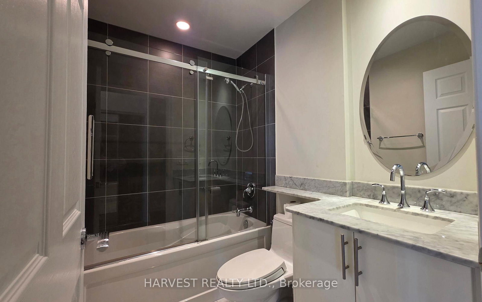 35 Balmuto Street • #1506 • Toronto, ON photo 17