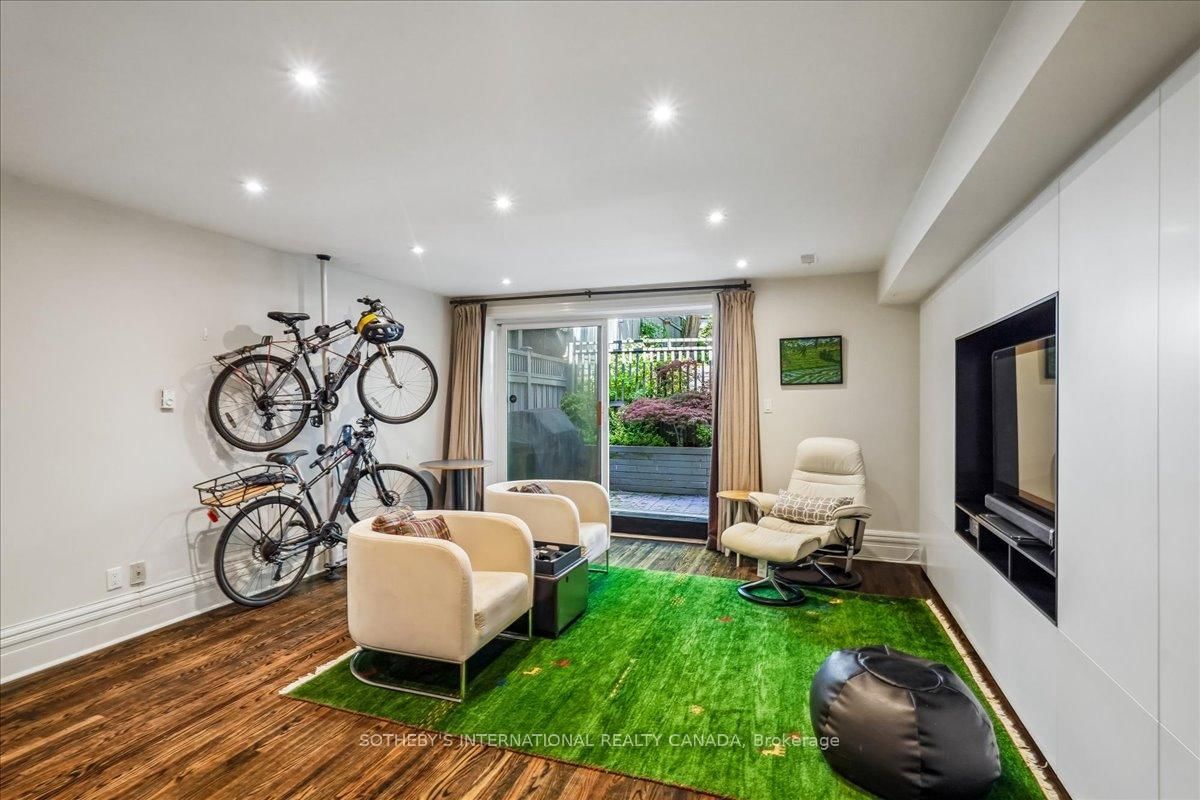 9 Rose Avenue • Toronto, ON photo 30