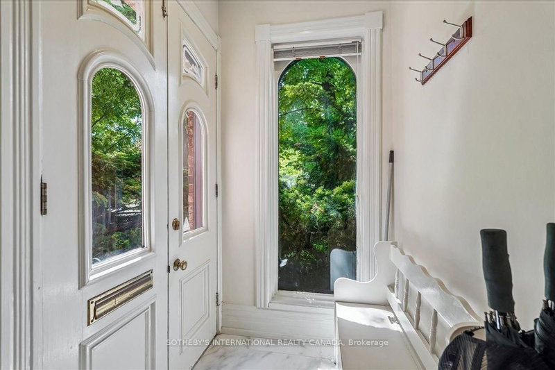 9 Rose Ave photo 4