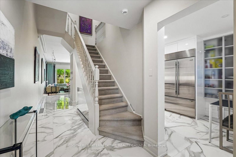 9 Rose Ave photo 5