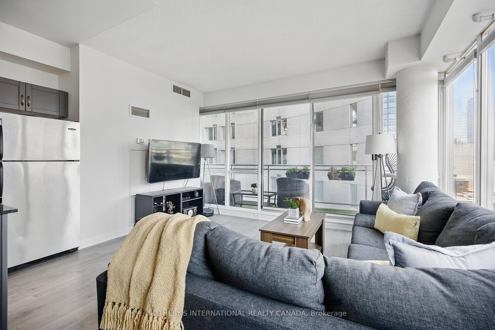 220 Victoria Street, Unit 1307 - Photo 3