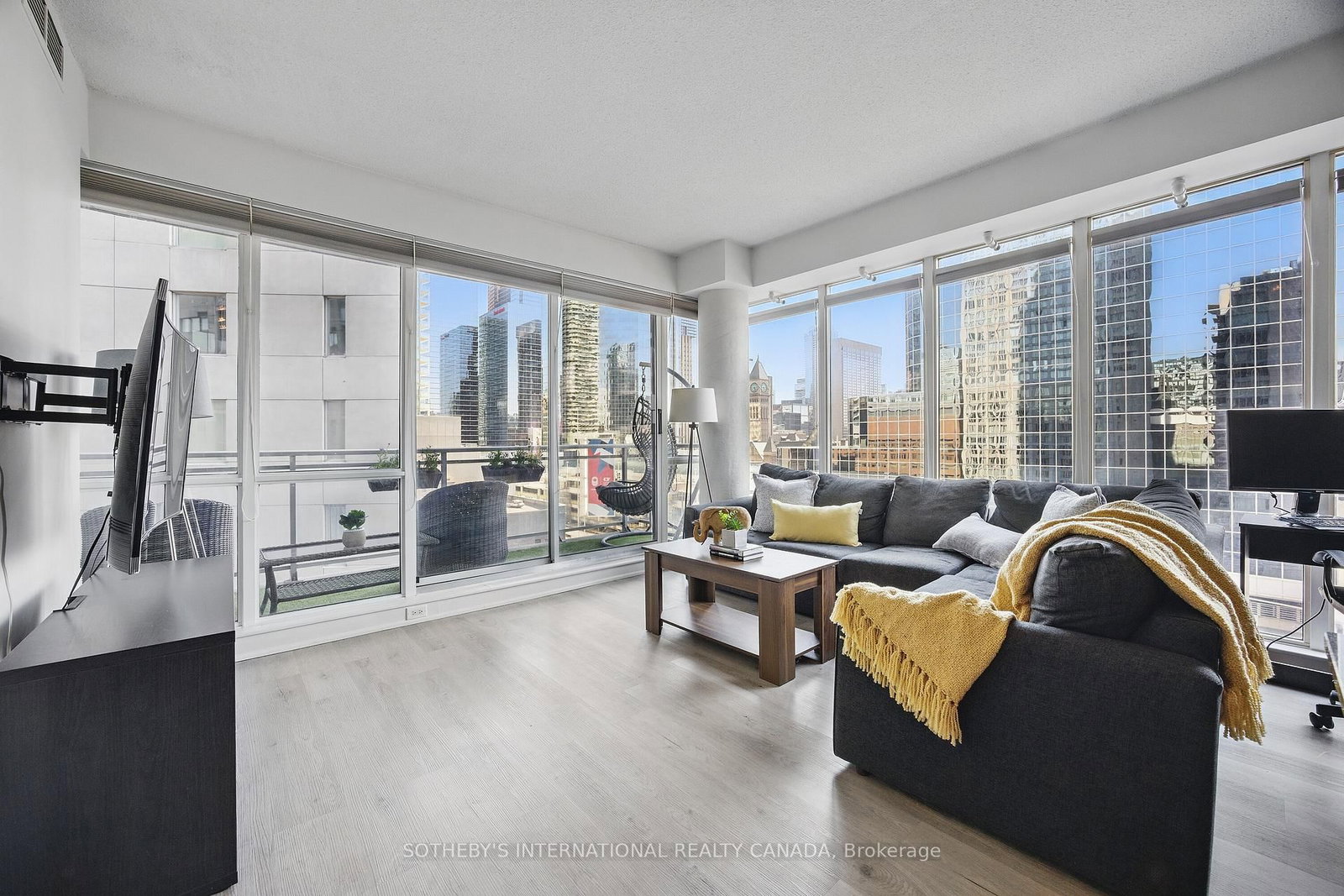 220 Victoria Street, Unit 1307 - Photo 4