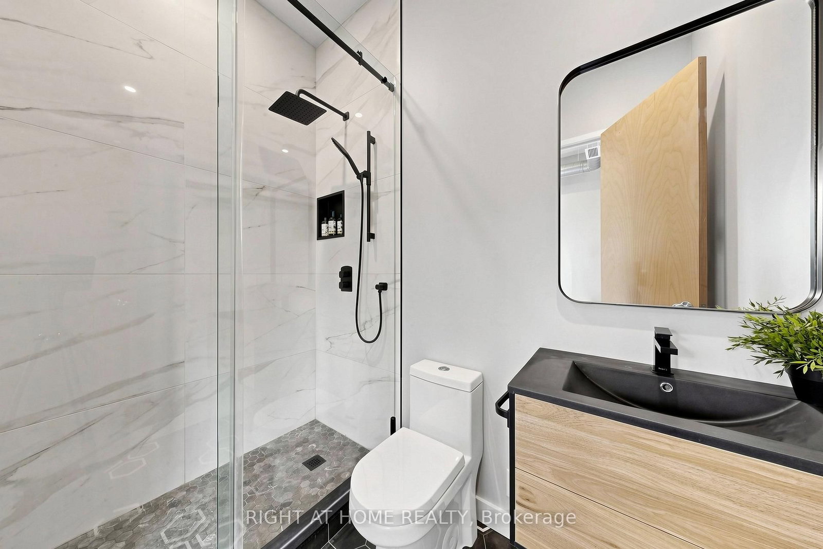 135 Dalhousie Street, Unit 305 - Photo 20