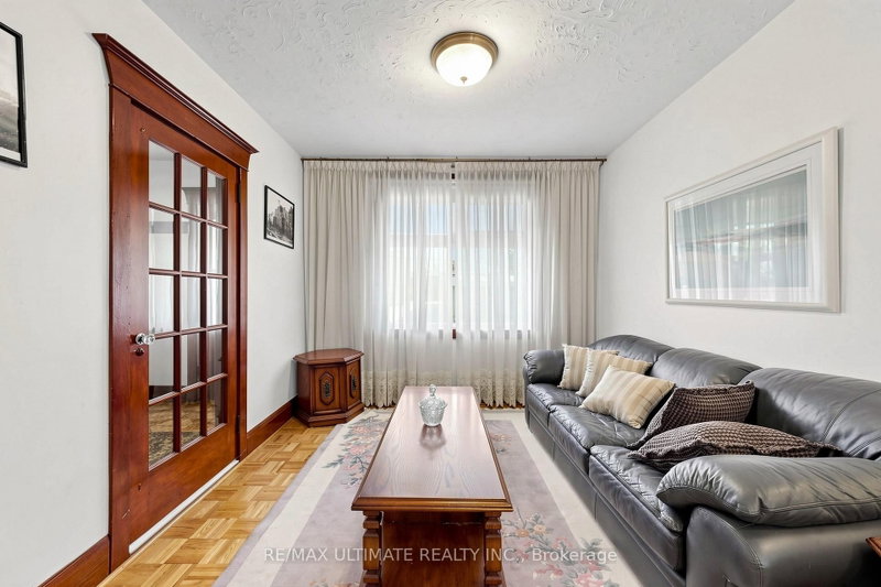 494 Oakwood Avenue W