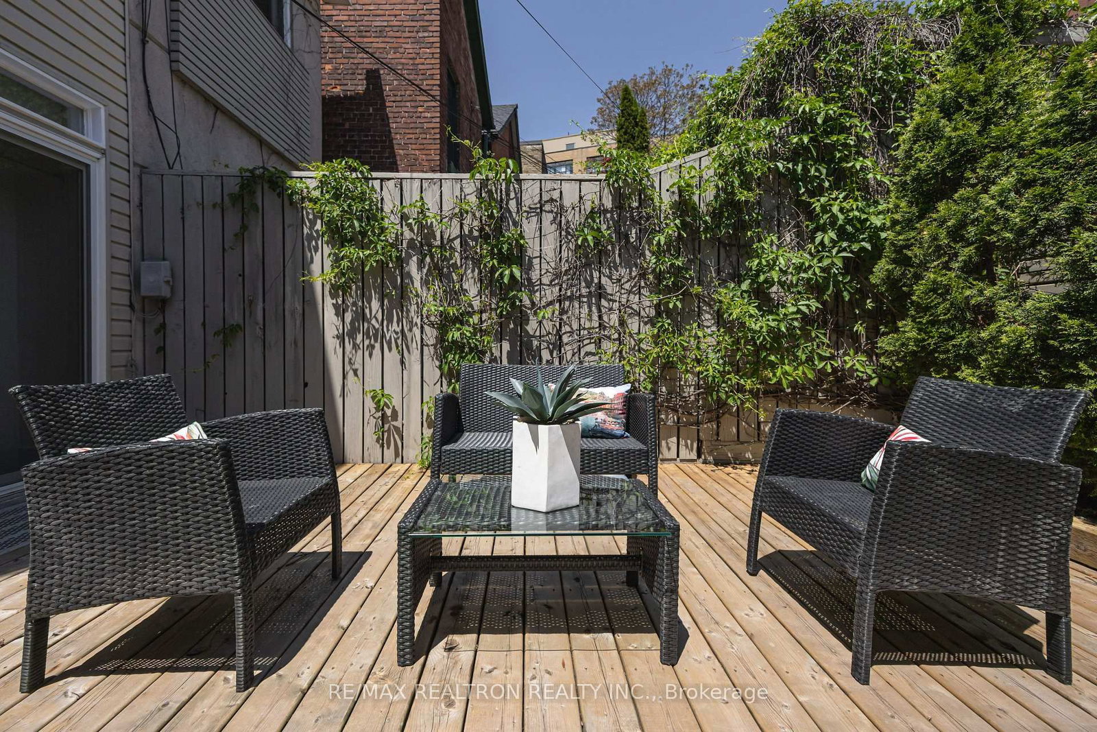 93 Walnut Avenue • Toronto, ON photo 13
