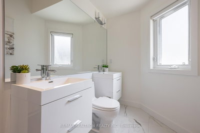 93 Walnut Avenue • Toronto, ON