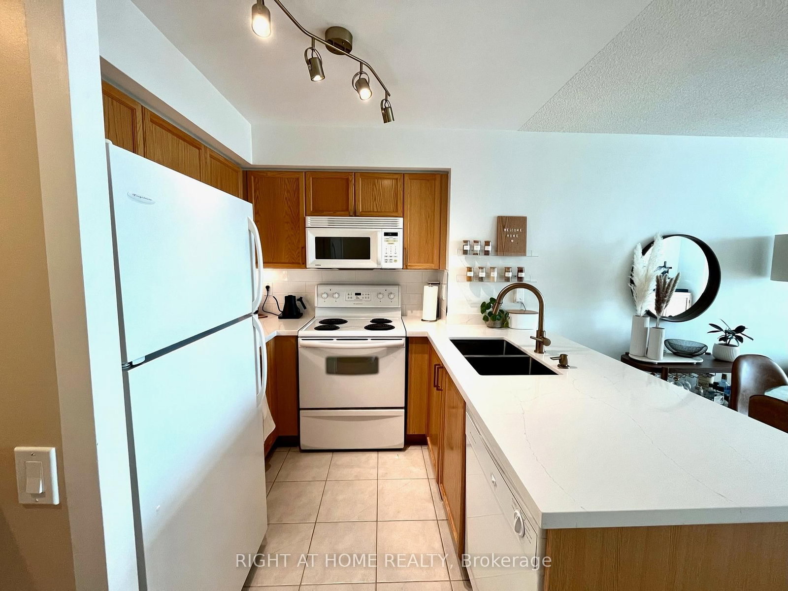 1007-28 Harrison Garden Boulevard, Toronto, ON, photo 3