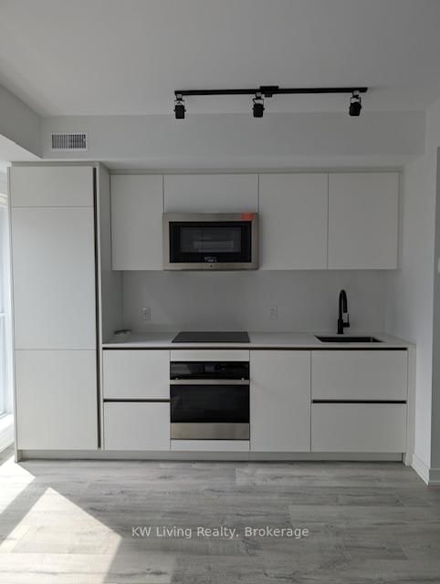 327 King Street W, Unit 701