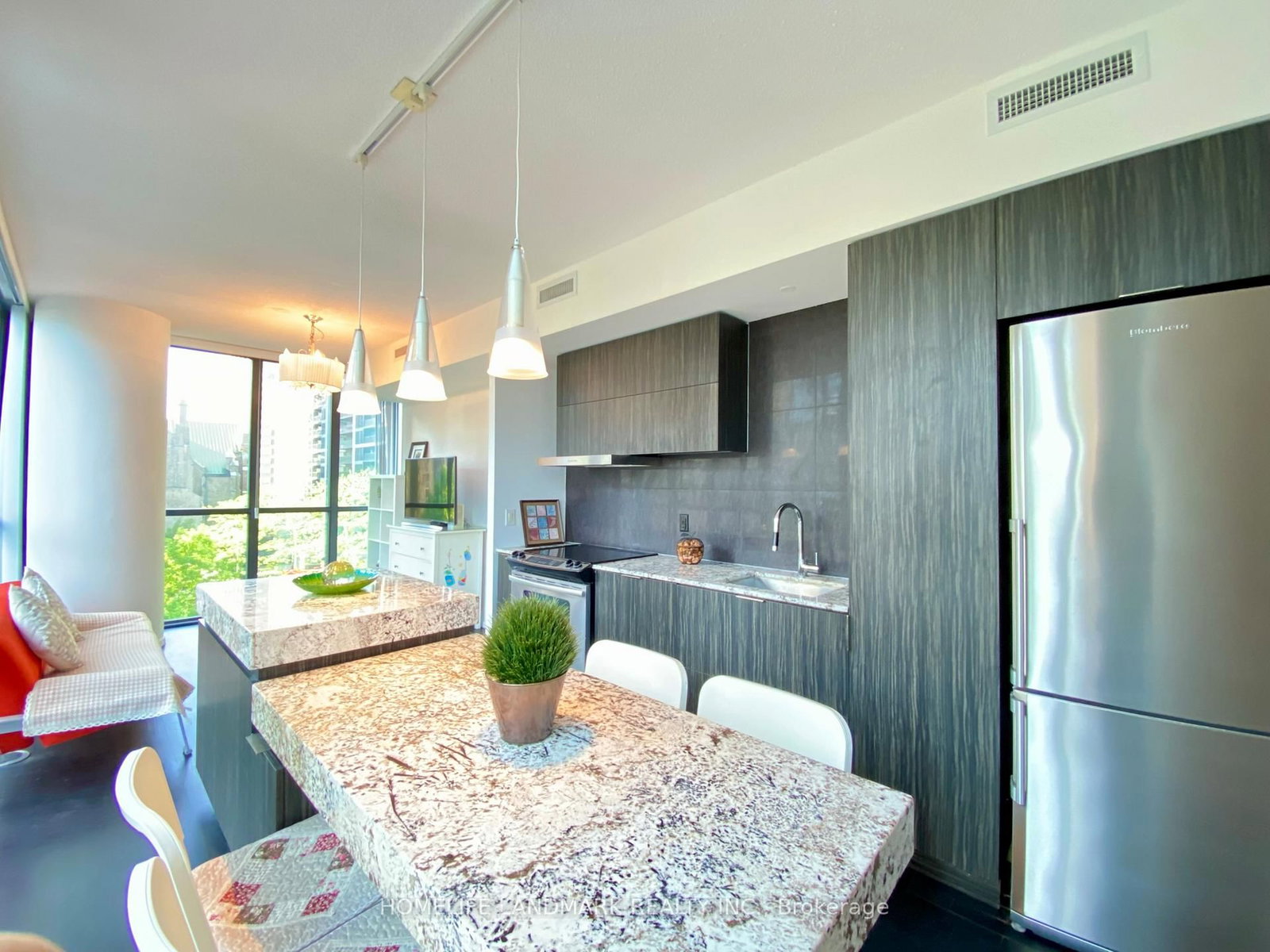 101 Charles Street E, Unit 606 - Photo 20